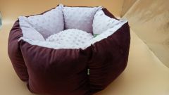 ЛЕЖАК ШАЙБА №1 450*400*200 велюр,замша БОРДО () в Домики, Будки, Лежаки.